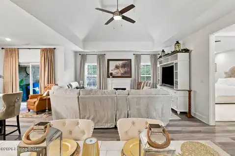 14605 Reserve Park Pl, Louisville, KY 40299 — photo 10