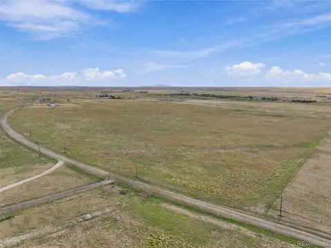 707 S Flandin Court, Strasburg, CO 80136 — photo 6