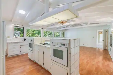 25228 La Loma DR, LOS ALTOS HILLS, CA 94022 — photo 12