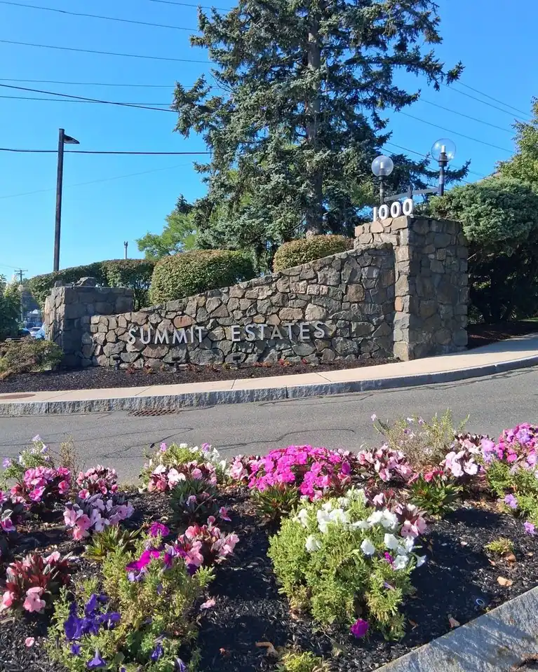 1004 Paradise Rd #2M, Swampscott, MA 01907