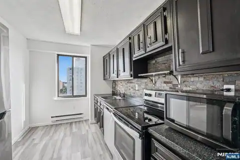 307 Prospect Avenue 16A, Hackensack, NJ 07601 — photo 3