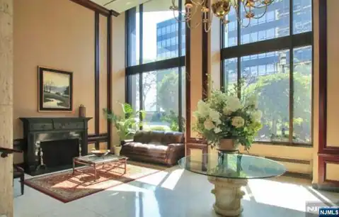 2077 Center Avenue 20J, Fort Lee, NJ 07024 — photo 2