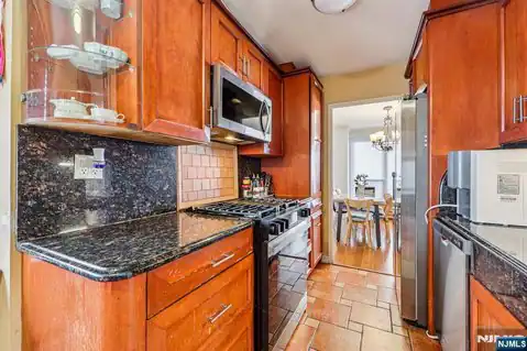 2077 Center Avenue 20J, Fort Lee, NJ 07024 — photo 5