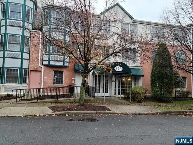 323 Willow Street 3M, Teaneck, NJ 07666