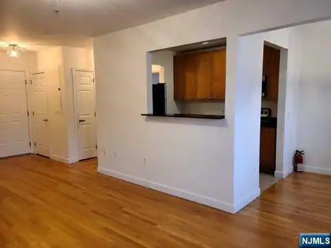 323 Willow Street 3M, Teaneck, NJ 07666 — photo 2