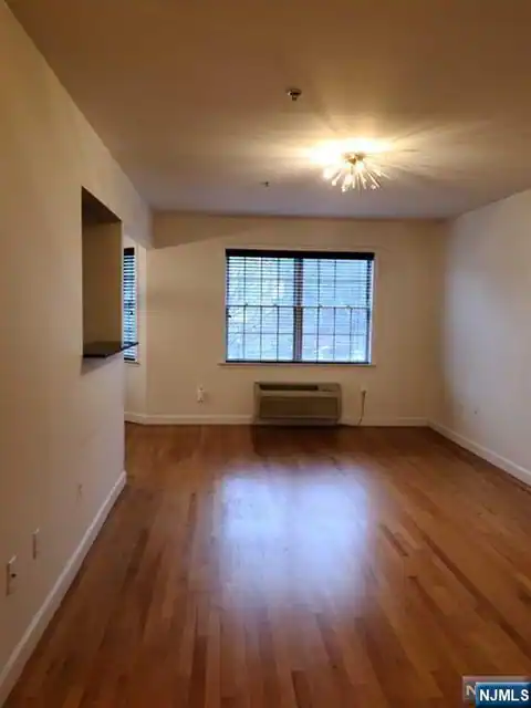 323 Willow Street 3M, Teaneck, NJ 07666 — photo 4