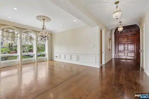 2 Ascot Way, Fort Lee, NJ 07024 — photo 10