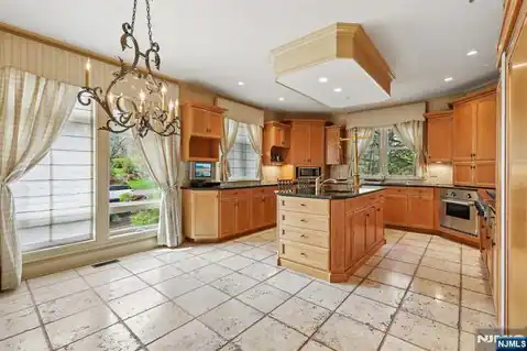 2 Ascot Way, Fort Lee, NJ 07024 — photo 15