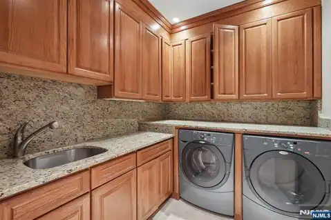 2 Ascot Way, Fort Lee, NJ 07024 — photo 33
