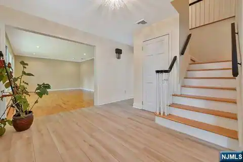 5 Skie Drive, Paramus, NJ 07652 — photo 10