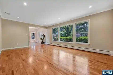 5 Skie Drive, Paramus, NJ 07652 — photo 2