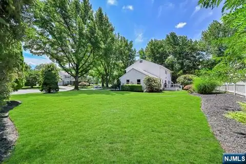 5 Skie Drive, Paramus, NJ 07652 — photo 20