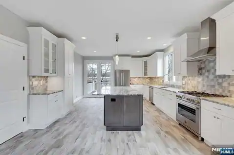582 Green Valley Road, Paramus, NJ 07652 — photo 9