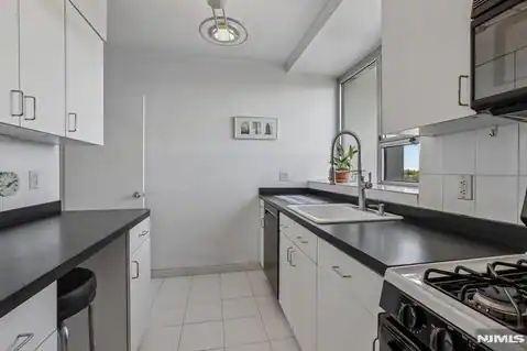 3 Horizon Road 1021, Fort Lee, NJ 07024 — photo 12
