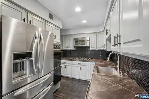 19 Cedar Wood Terrace, Woodland Park, NJ 07424 — photo 7