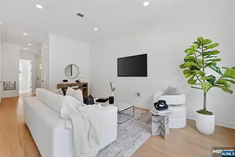 10 Gabriel Court, Paramus, NJ 07652 — photo 10