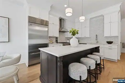 10 Gabriel Court, Paramus, NJ 07652 — photo 2