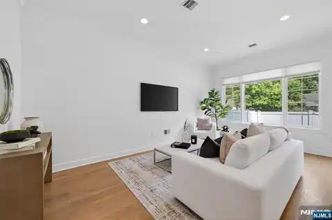 10 Gabriel Court, Paramus, NJ 07652 — photo 3
