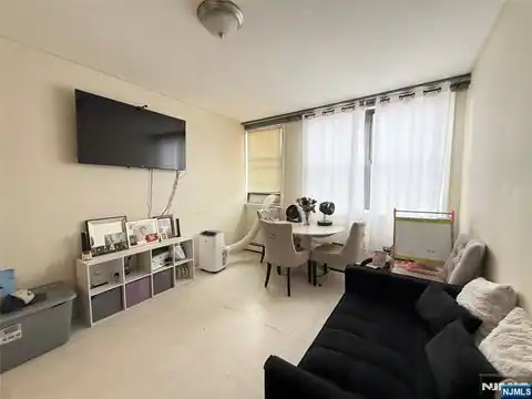615 Summit Avenue, Union City, NJ 07087 — photo 17