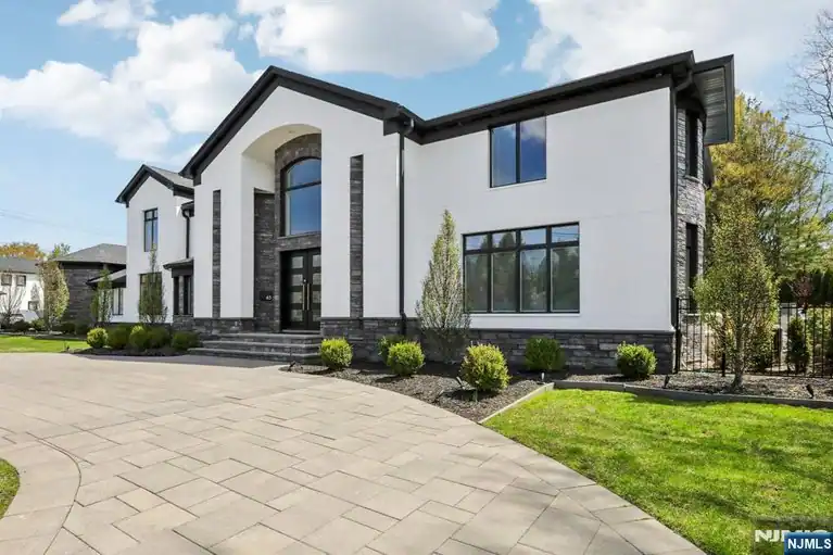 63 Roberts Road, Englewood Cliffs, NJ 07632