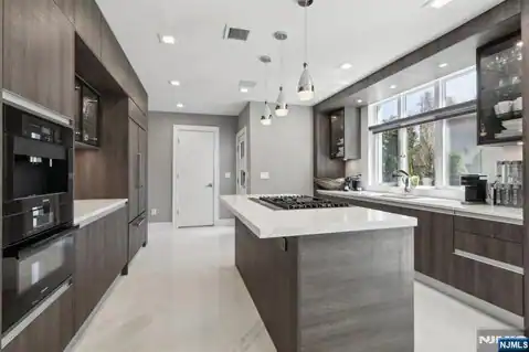 63 Roberts Road, Englewood Cliffs, NJ 07632 — photo 12