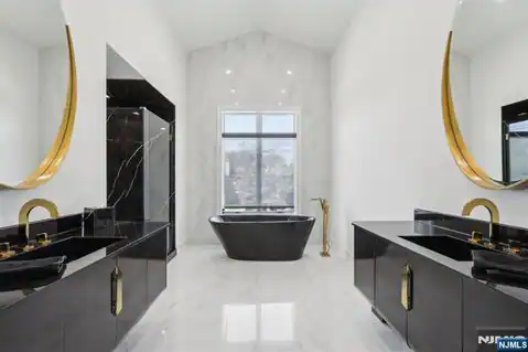 63 Roberts Road, Englewood Cliffs, NJ 07632 — photo 25
