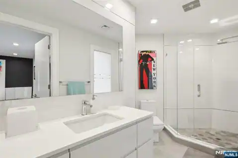 63 Roberts Road, Englewood Cliffs, NJ 07632 — photo 35