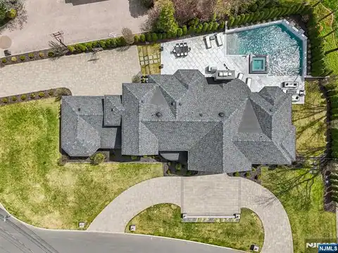 63 Roberts Road, Englewood Cliffs, NJ 07632 — photo 43