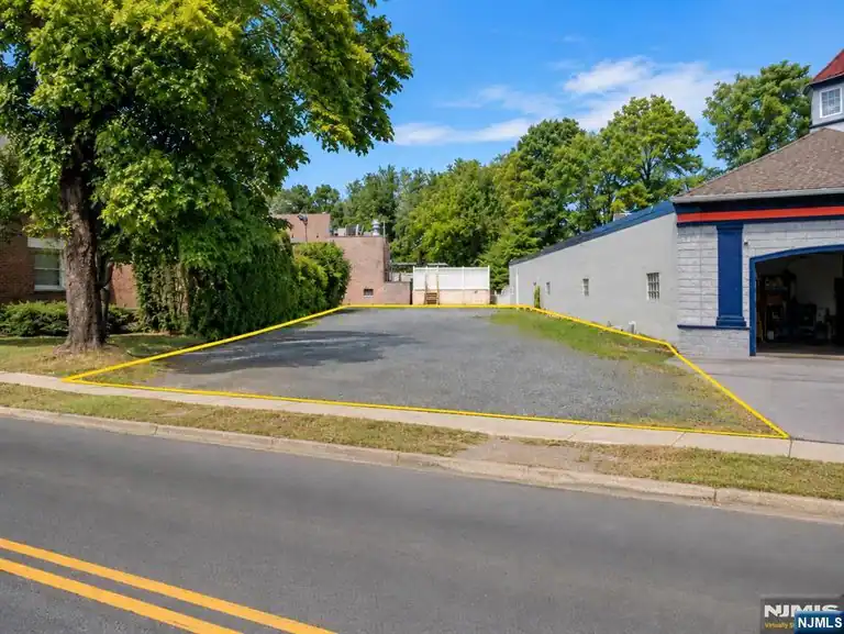 211 South Avenue, Westfield, NJ