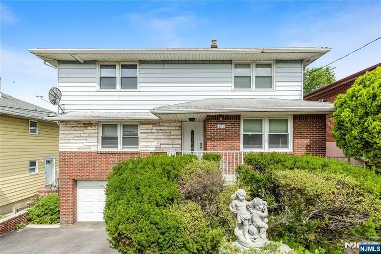 261 10th Street 1, Palisades Park, NJ 07650