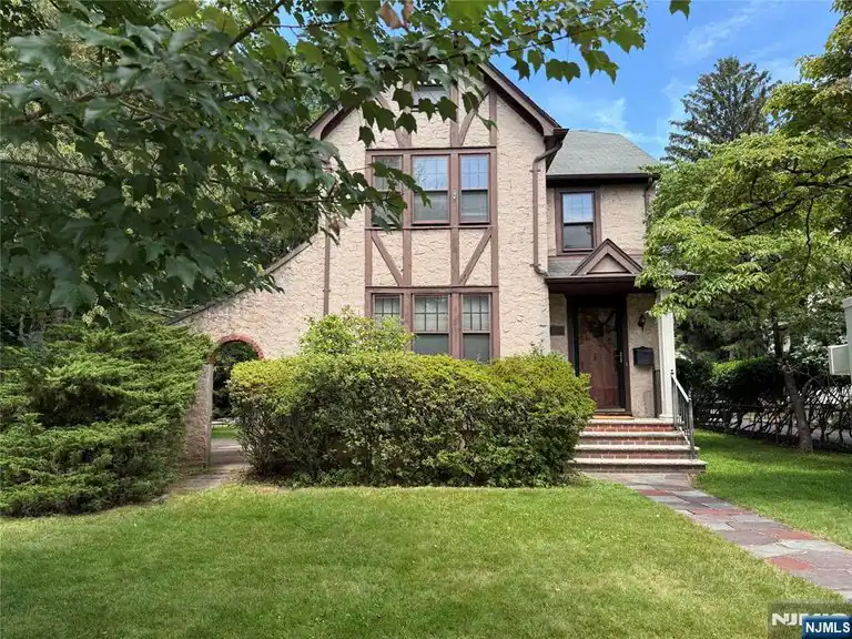 37 Columbus Avenue, Harrington Park, NJ 07640