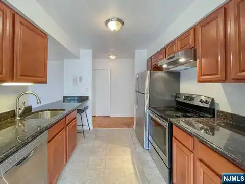 135-167 S Maple Avenue 155 E, Ridgewood, NJ 07450 — photo 2