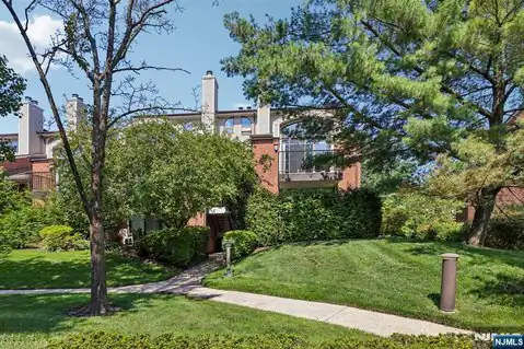 10 Wadsworth Court, Teaneck, NJ 07666 — photo 11