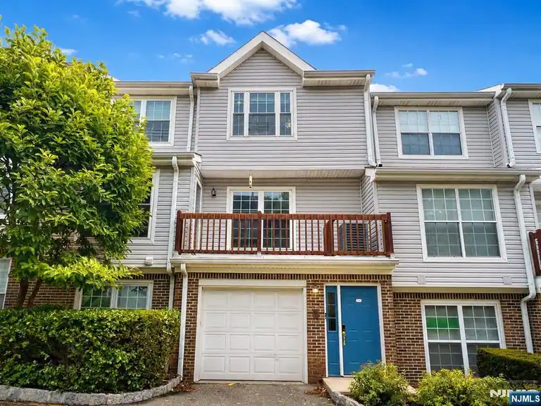 555 Ridge Lane, Fort Lee, NJ 07024