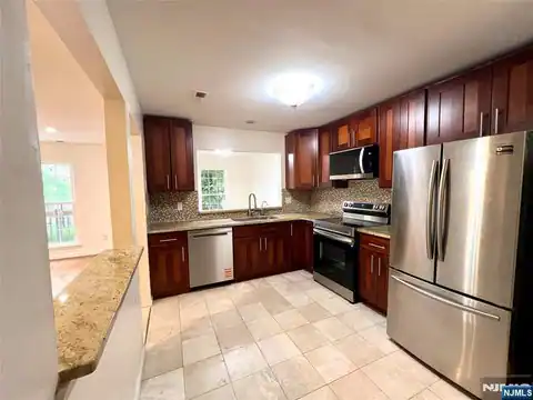 555 Ridge Lane, Fort Lee, NJ 07024 — photo 13