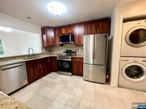 555 Ridge Lane, Fort Lee, NJ 07024 — photo 14