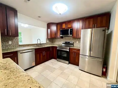 555 Ridge Lane, Fort Lee, NJ 07024 — photo 15