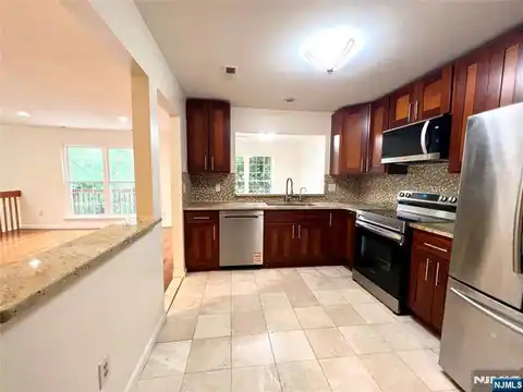 555 Ridge Lane, Fort Lee, NJ 07024 — photo 16