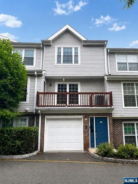 555 Ridge Lane, Fort Lee, NJ 07024 — photo 2
