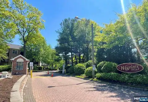 555 Ridge Lane, Fort Lee, NJ 07024 — photo 42