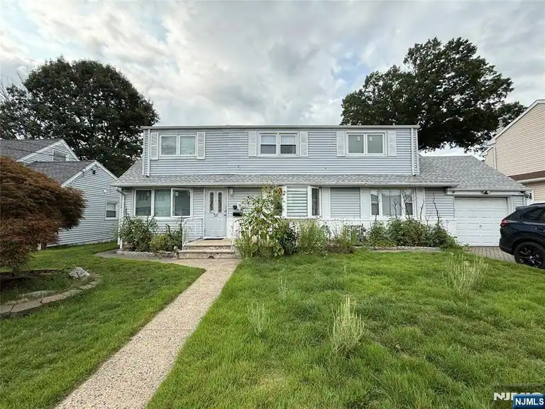 51 Echo Place 2nd fl, Elmwood Park, NJ 07407