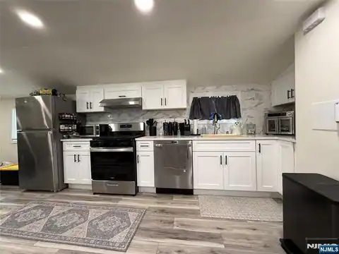 51 Echo Place 2nd fl, Elmwood Park, NJ 07407 — photo 14