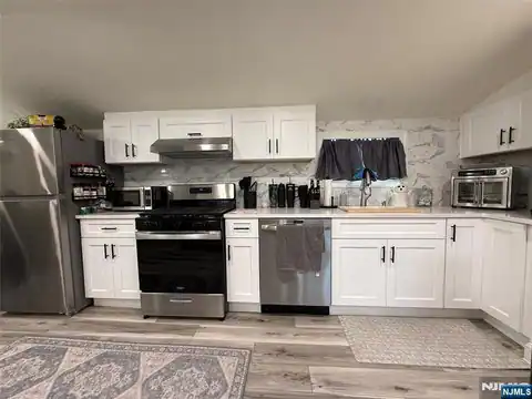 51 Echo Place 2nd fl, Elmwood Park, NJ 07407 — photo 15