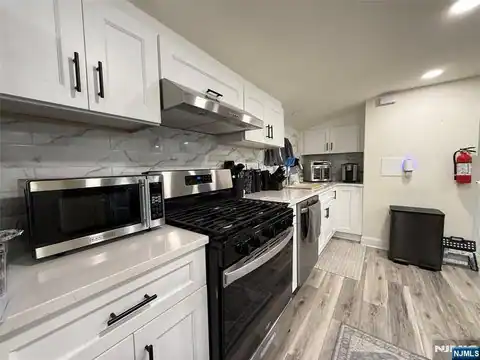 51 Echo Place 2nd fl, Elmwood Park, NJ 07407 — photo 16