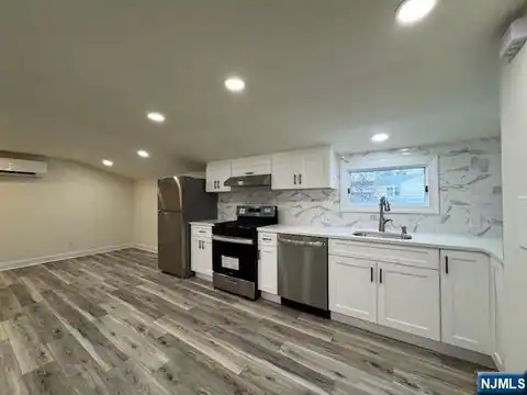 51 Echo Place 2nd fl, Elmwood Park, NJ 07407 — photo 17