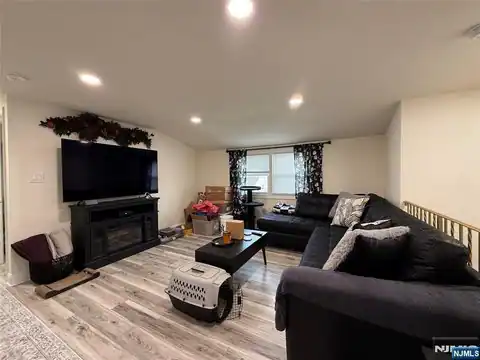 51 Echo Place 2nd fl, Elmwood Park, NJ 07407 — photo 3