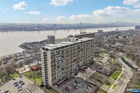 2 Horizon Road 1428, Fort Lee, NJ 07024 — photo 34