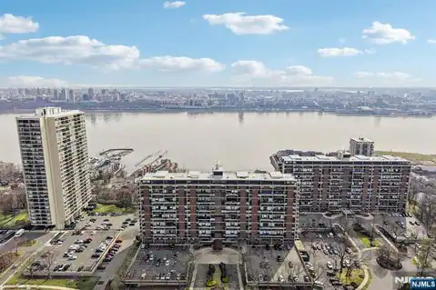2 Horizon Road 1428, Fort Lee, NJ 07024 — photo 36