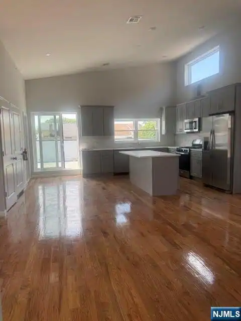 181 S Munn Avenue 4, Irvington, NJ 07111 — photo 2