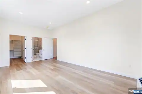 51 Queen Anne Road 410, Bogota, NJ 07603 — photo 10